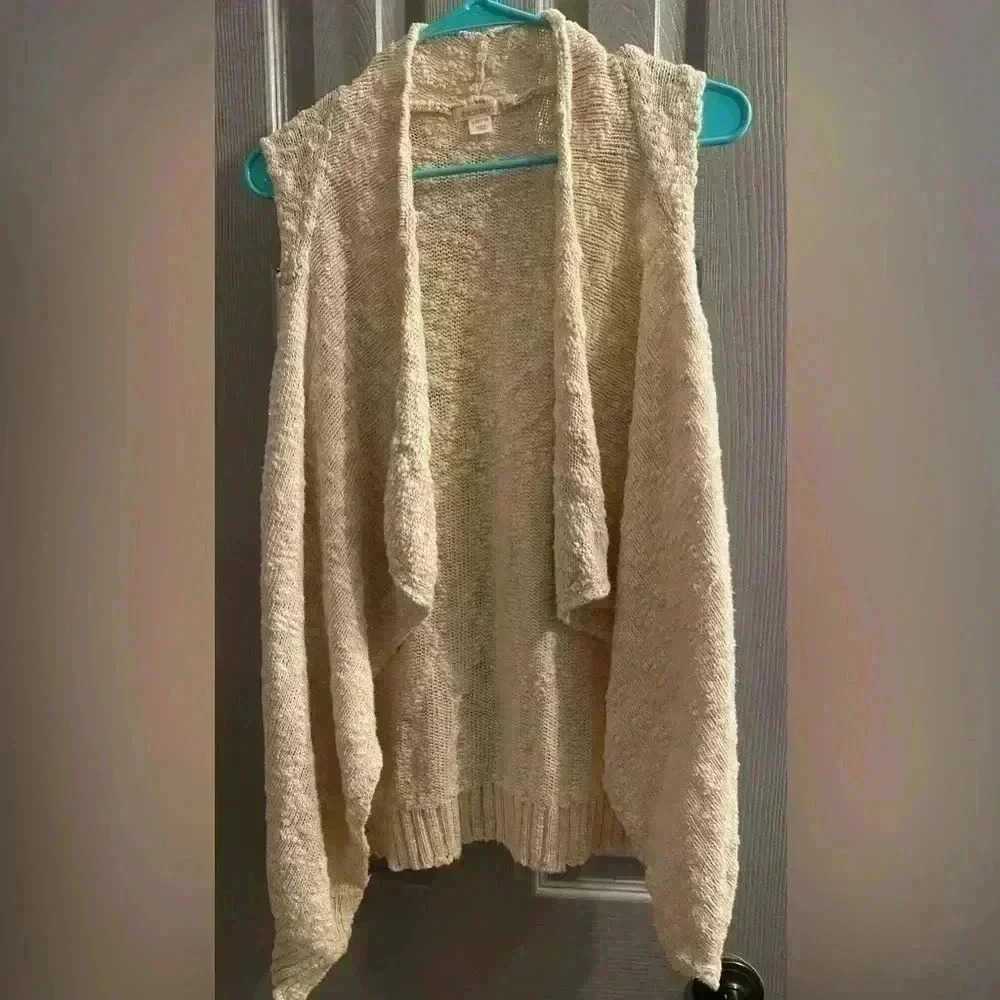 Xhilaration sleeveless open front waterfall cardigan in off white size s/m p/m